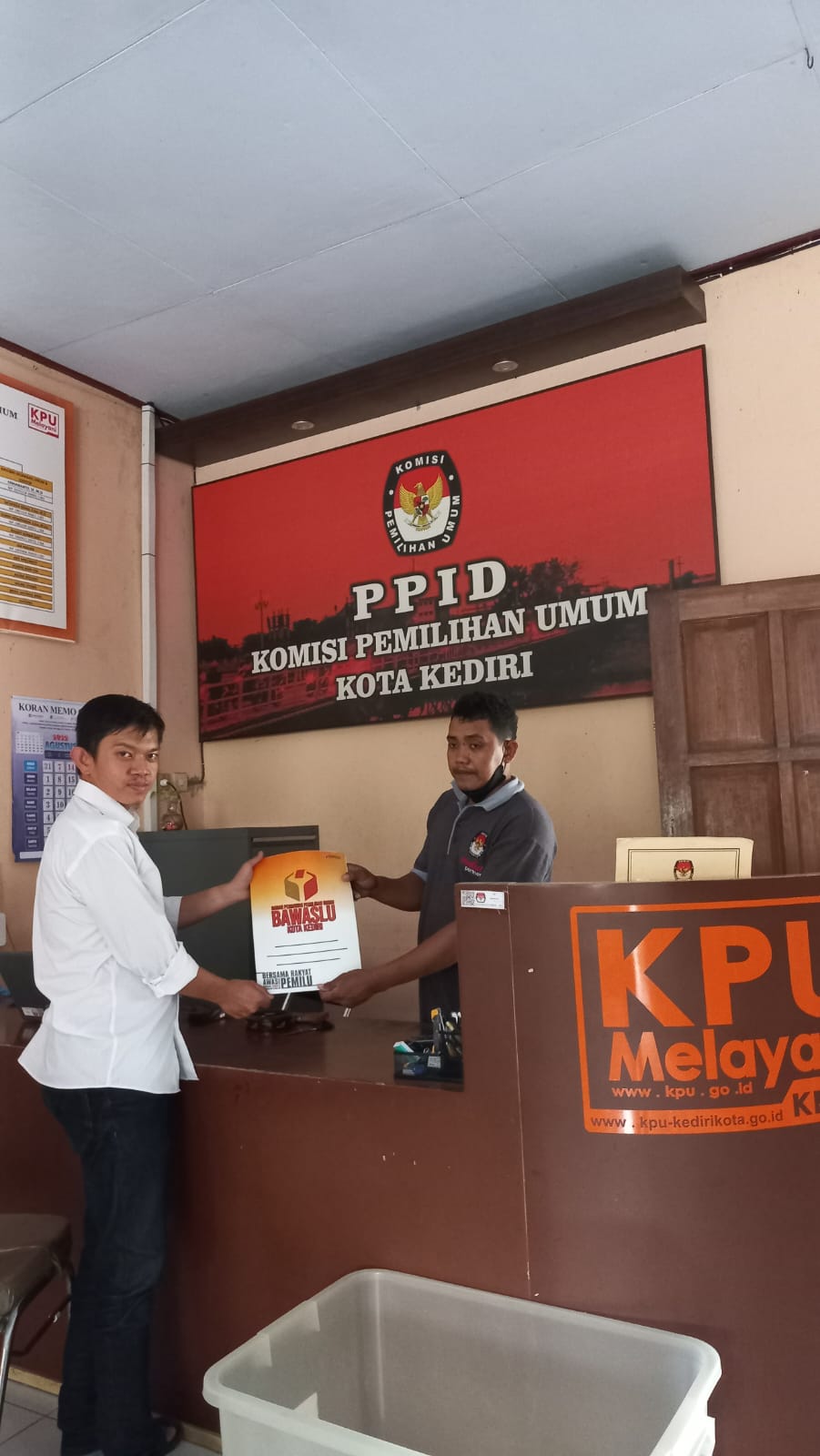 Penyerahan Hasil Uji Petik Ke KPU Kota Kediri