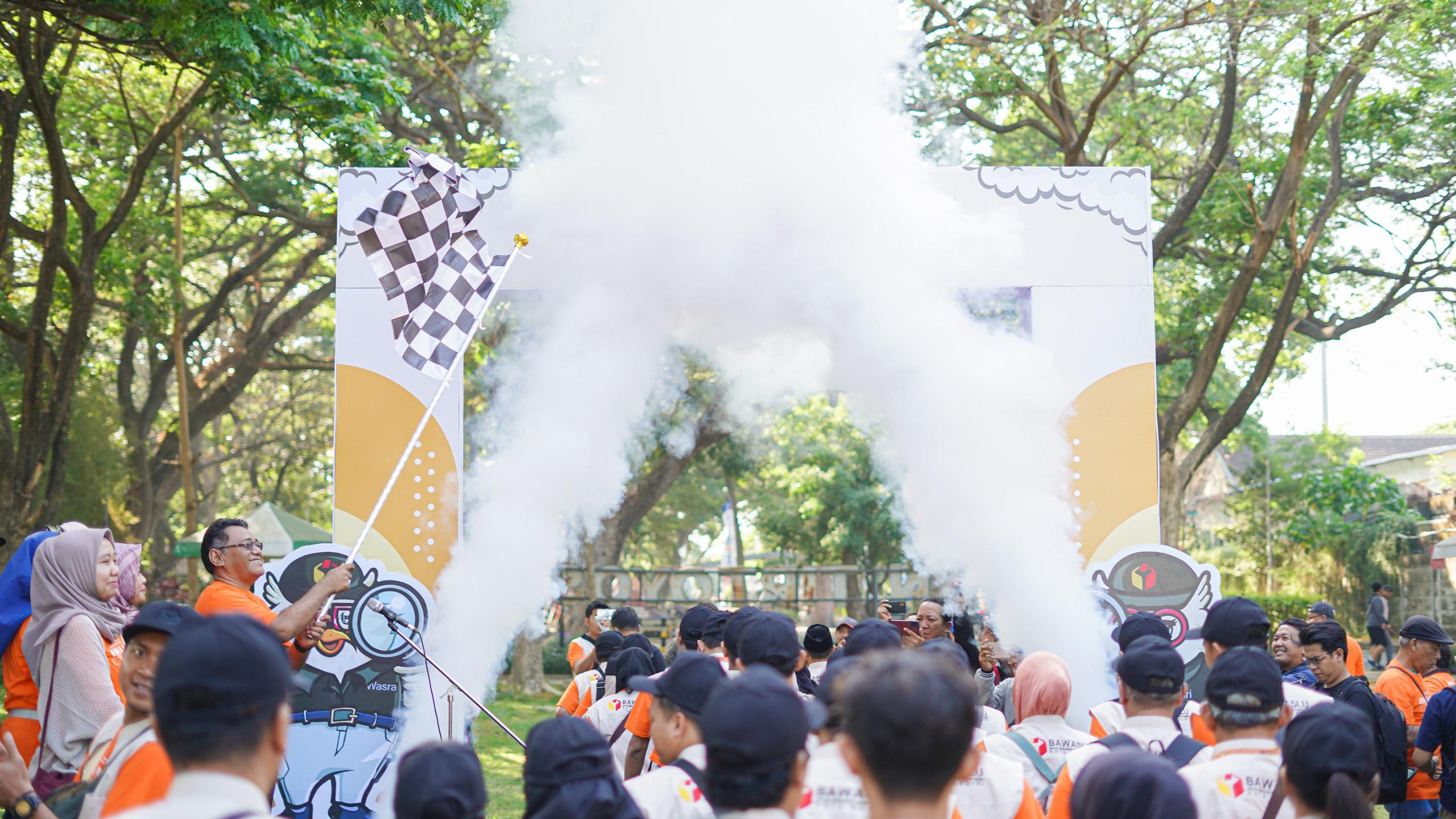 Launching Pengawasan Pemilihan Kepala Daerah Sekaligus Pemberangkatan Peserta Jalan Sehat Bersama Bawaslu Kota Kediri