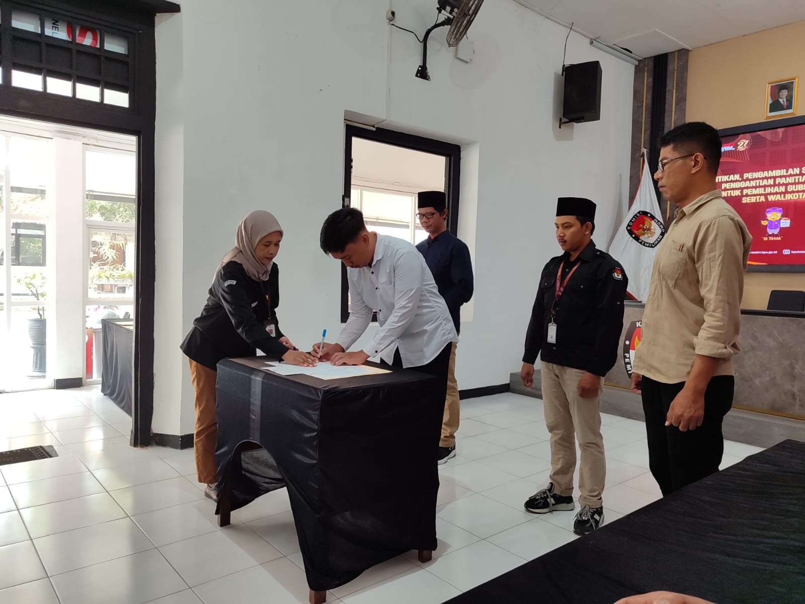 Pelantikan Penggantian Antar Waktu (PAW) Panitia Pemungutan Suara (PPS)