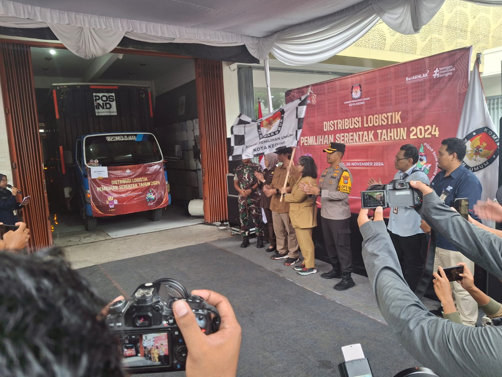 Pengawasan Distribusi Logistik dari Gudang ke Kecamatan