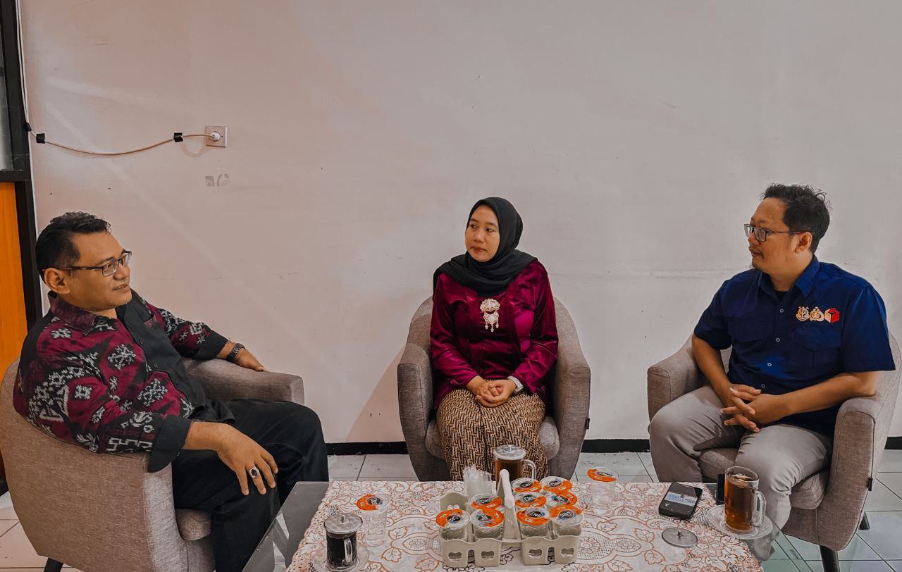 Diskusi mengenai program selasa berkebaya