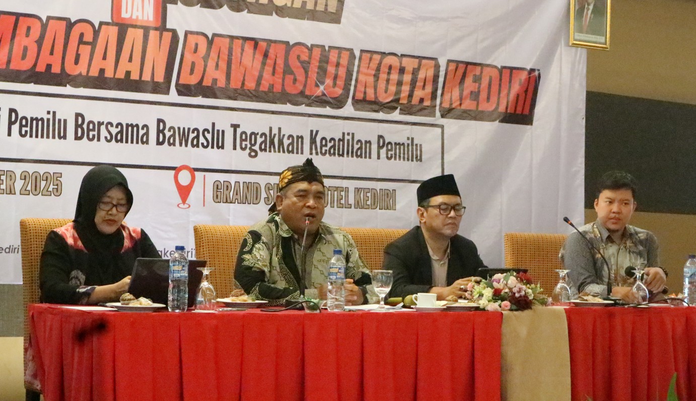 Agus Edi Winarto (Akademisi) Sedang Memaparkan Materi