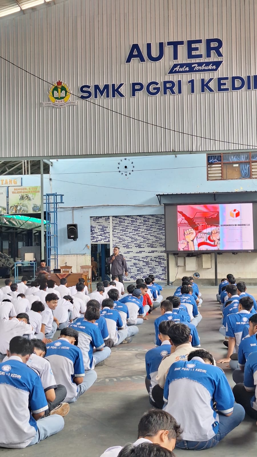 Bawaslu Kota Kediri melaksanakan program goes to school di SMK PGRI 1 KEDIRI 23 Februari 2026