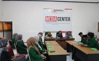 Penutupan Kegiatan Praktek Kerja Mahasiswa Komunikasi Penyiaran Islam IAIN Kediri di Bawaslu Kota Kediri